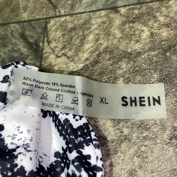 SOLD 💥CLEARANCE💥Bikini Top - Picture 3 of 3